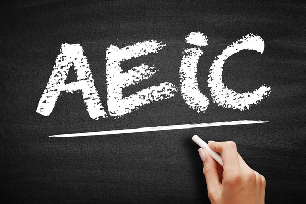 AEIC - Gelişmiş Gelir Kredisi Çalışanların bu kredinin bir kısmını karatahta yer alan maaş ve kısaltma metinleriyle önceden alabilmeleri için bir yol