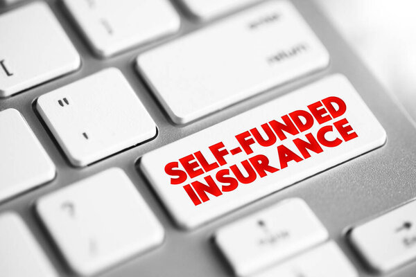 Self Funded Insurance - тип плана, в котором работодатель берет на себя большинство или все расходы по выплате пособий, текстовая кнопка концепции на клавиатуре