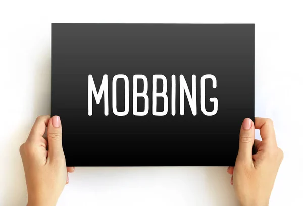 Mobbing 社会学术语 意思是集体欺负个人 卡片上的文字概念 — 图库照片