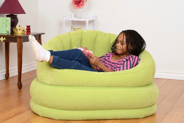 Young girl writing in her diary — Stock Photo, Image