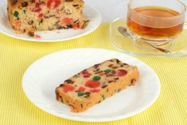 meyveli kek ile çay