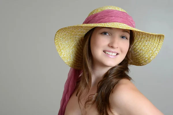 Brunette with straw hat — Stock Photo, Image