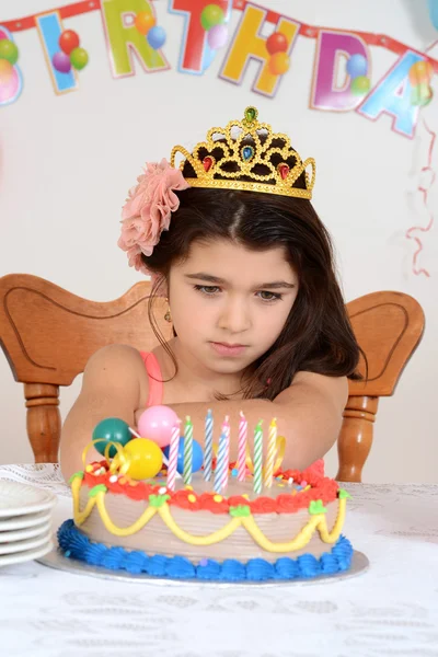 Niña infeliz joven cumpleaños —  Fotos de Stock