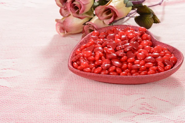 Valentines candy with roses — Stock Photo, Image