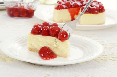vişneli cheesecake kesme çatal