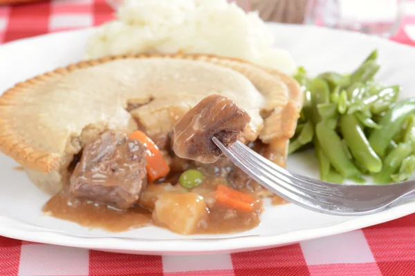 Torta de bife em um garfo — Fotografia de Stock