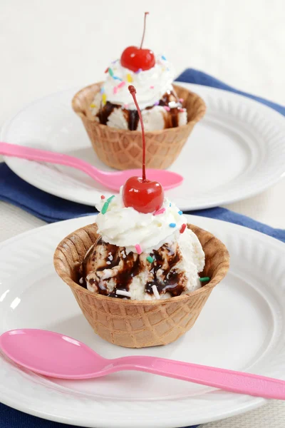 Chocolate sundae with pink spoon — Stock Photo, Image