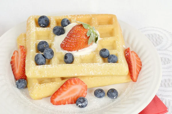 Macro waffles with blueberries and strawberries — Stock Photo, Image