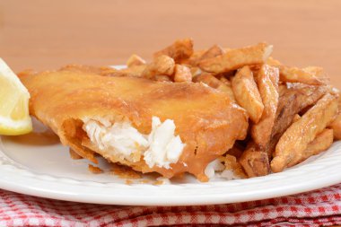 Makro balık ve cips kesme