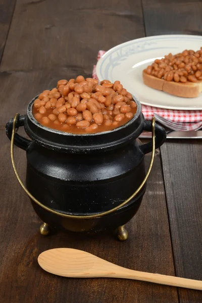 Topf mit gebackenen Bohnen — Stockfoto