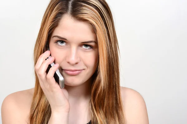 Teen using cell phone — Stock Photo, Image