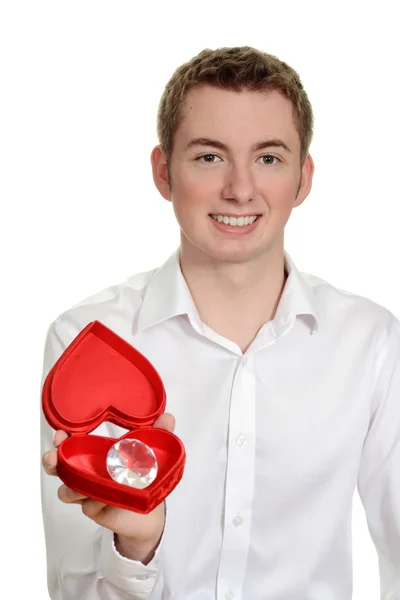 Menino adolescente com caixa de coração e grande diamante — Fotografia de Stock