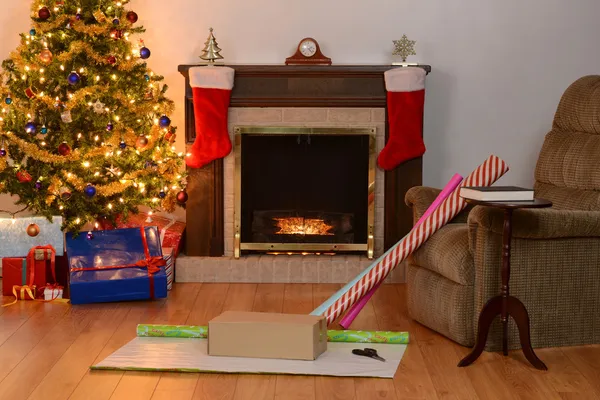 Weihnachten zu Hause Szene Verpackung Geschenke — Stockfoto