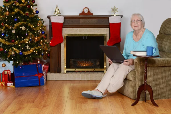 Happy senior with laptop at christmas — Stock Photo, Image