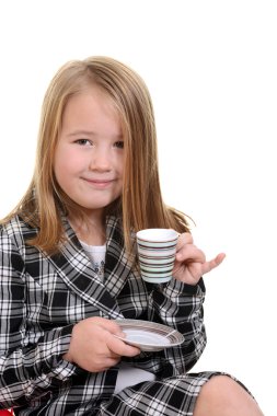 genç bir bayanla çay gibi davranan çocuk