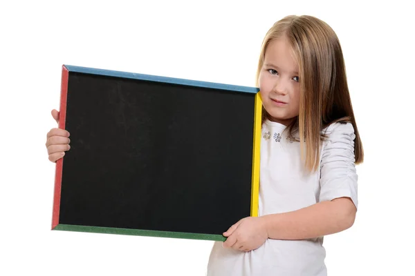 Маленькая девочка держит доску — стоковое фото