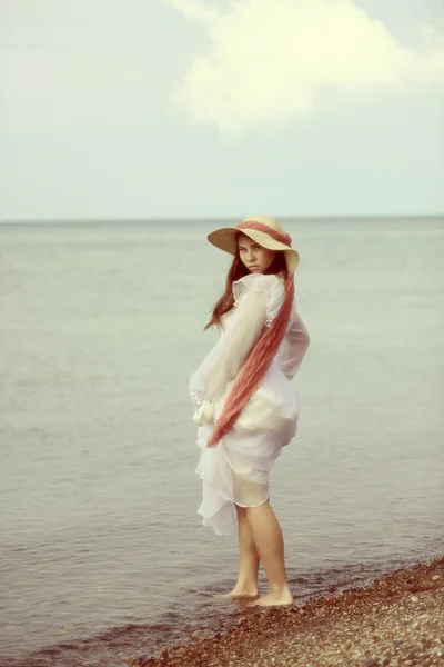 Vintage young lady by the sea — Stock Photo, Image