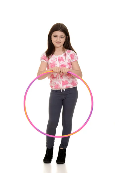 Niña sosteniendo hula hoop —  Fotos de Stock