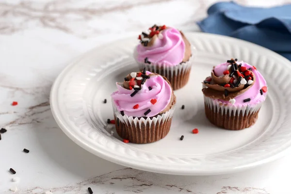 ストロベリーチョコレートバレンタインデーカップケーキ — ストック写真