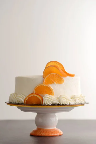 Pastel Vainilla Con Glaseado Blanco Rodajas Naranja — Foto de Stock