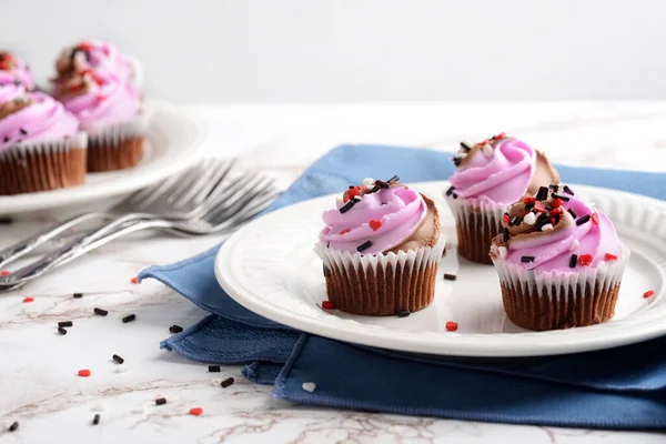 Valentines Day Cupcakes White Plate — Stock Photo, Image