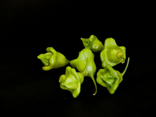 Pimentas de forma interessante verde — Fotografia de Stock