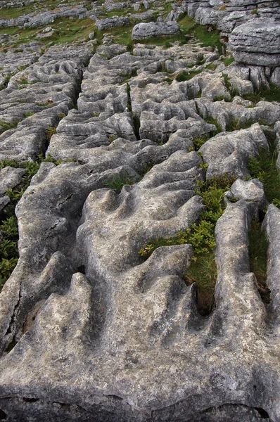 Verweerde kalksteen op malham — Stockfoto