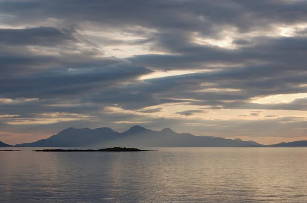 Rum aus Arisaig am späten Abend — Stockfoto