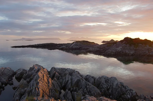 Islands with rocky foreground — Stock Photo, Image