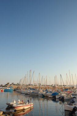 Saint Raphael marina akşam dikey