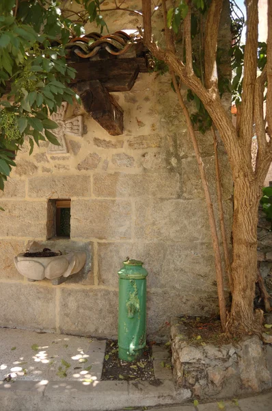 Chateaudouble yeşil hidrant