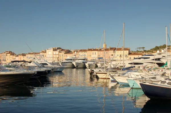 Barche nel porto di St Tropez — Foto Stock