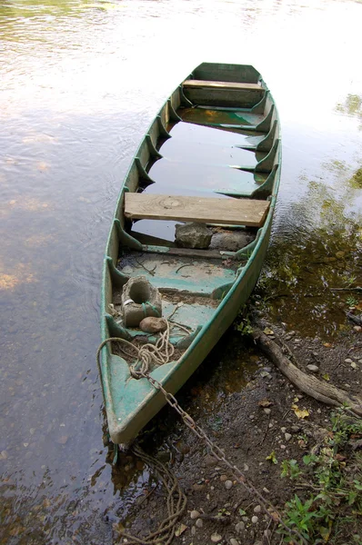 Submerged boat on the dordogne — Stock Photo, Image