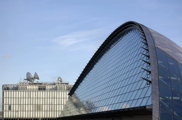 Science Centre and Sastellite dishes — Stock Photo, Image