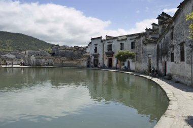 Hilâl havuz manzarası