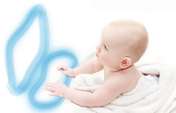 yürümeye başlayan çocuk ve pc