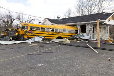 Kasırga sonrasında henryville, Indiana