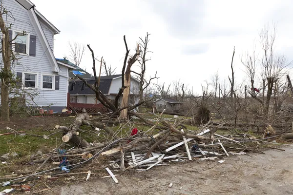 Tornádó utóhatásaként a Henryville (Indiana) — Stock Fotó