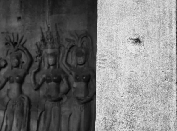 Bullet hole at Angkor Wat — Stock Photo, Image