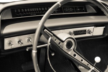 eski araba kontrol paneli