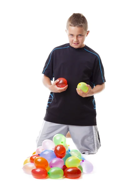 Jongen met water ballonnen — Stockfoto