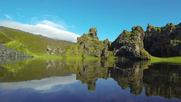 Lagoa tranquila — Vídeo de Stock