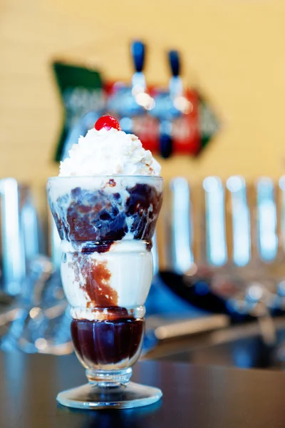 Горячее мороженое с шоколадом — стоковое фото