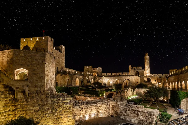 Şehirde gece.