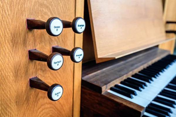 Kyrkans orgel tangentbord — Stockfoto