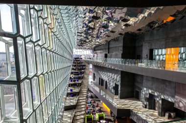 Harpa konser salonu.