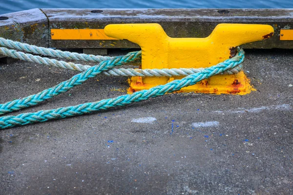 Mooring lines — Stock Photo, Image