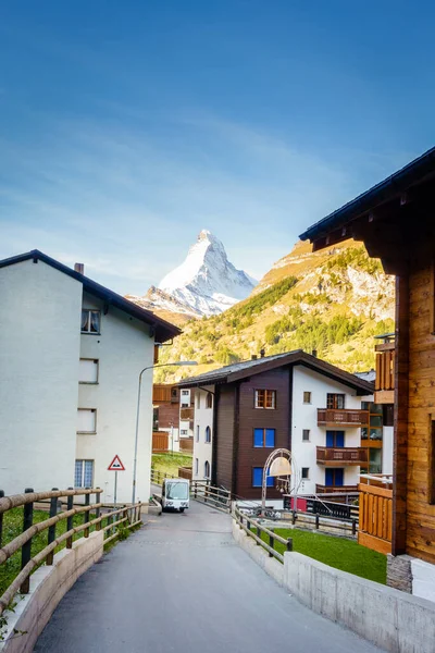 Ένας Δρόμος Στο Ελβετικό Θέρετρο Της Πόλης Zermat Θέα Matterhorn — Φωτογραφία Αρχείου