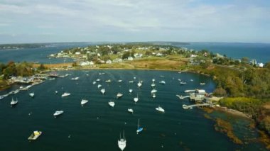Maine açıklarındaki Bailey Adası 'ndaki Uskumru Koyu' nun havadan görüntüsü.