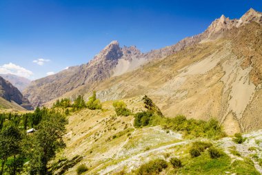 Yaghnob Vadisi manzaralı ve Tacikistan 'da bir dağ köyü